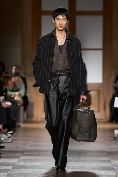 Look 48